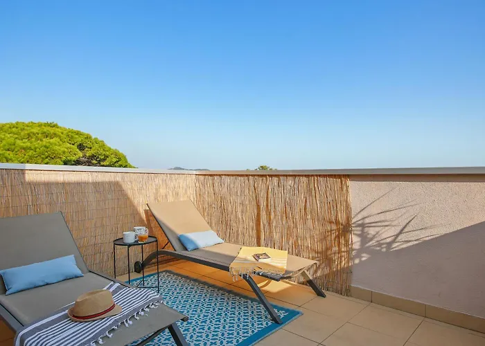 Piscine & Soleil A - T3 Spacieux Avec Clim & Exterieurs * Hyères